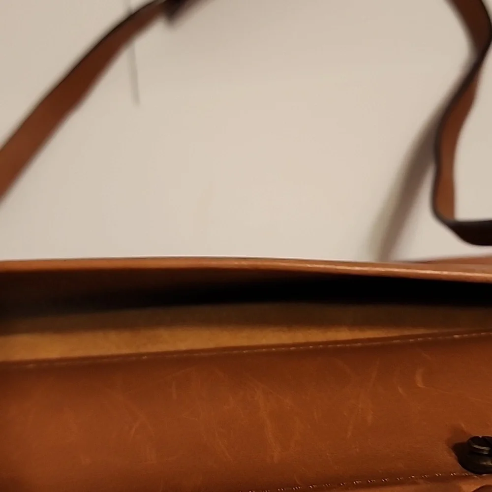 RAFAEL Classic Tan Leather Men's or Womens Briefcase/ Laptop Bag